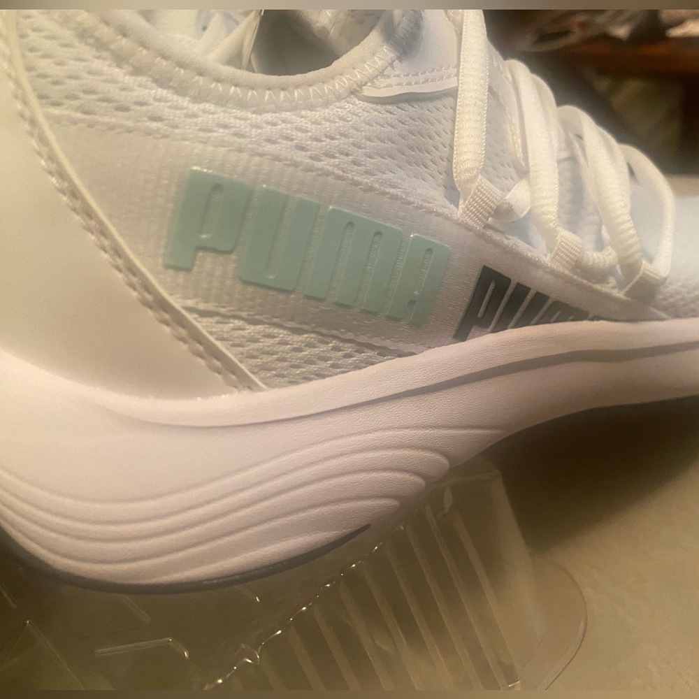 (BRAND NEW WITH TAGS IN BOX) PUMA WOMENS TRAINING/WALKING/RUNNING SHOE(NWT BOX)